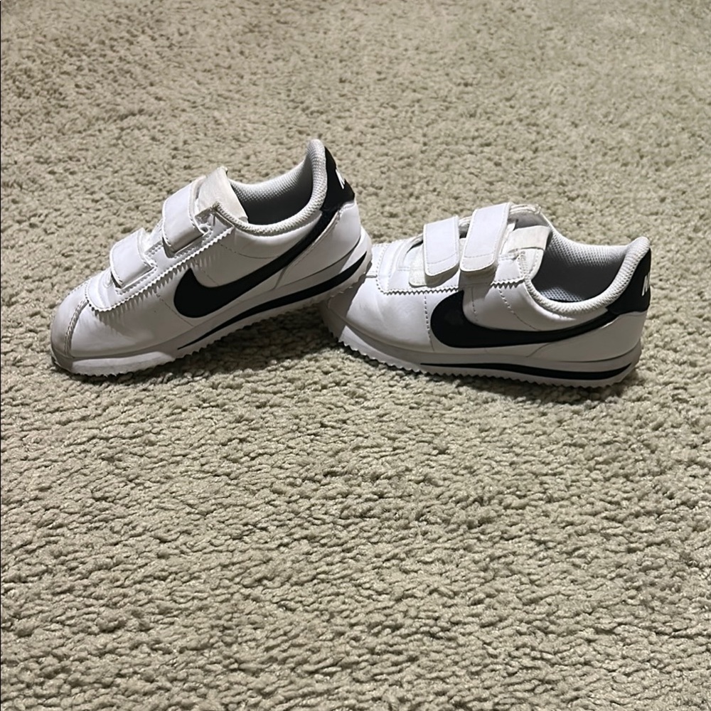 Nike Cortez Easy On and Off White and Black Velcro Sneakers Classic Design